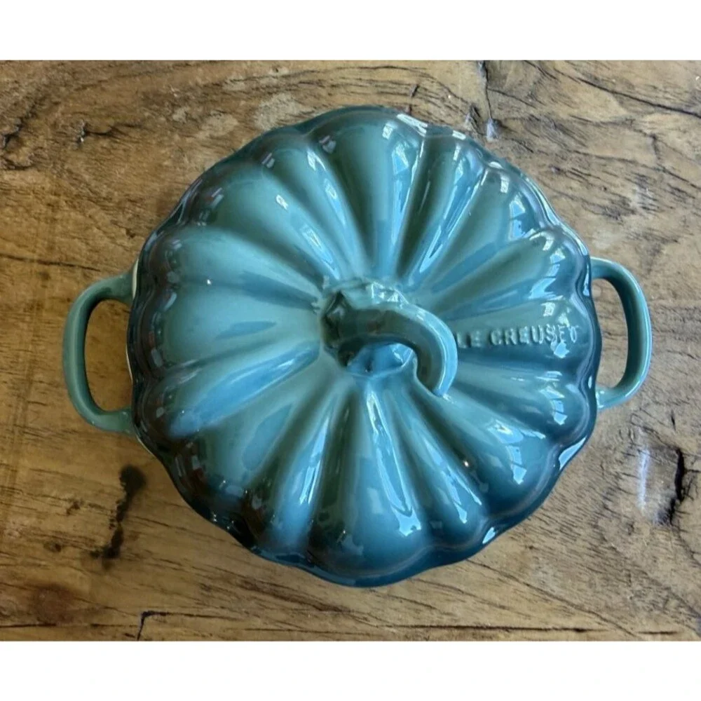 Le Creuset Stoneware Figural Pumpkin Mini Cocotte 12 oz Artichaut Green NEW NIB